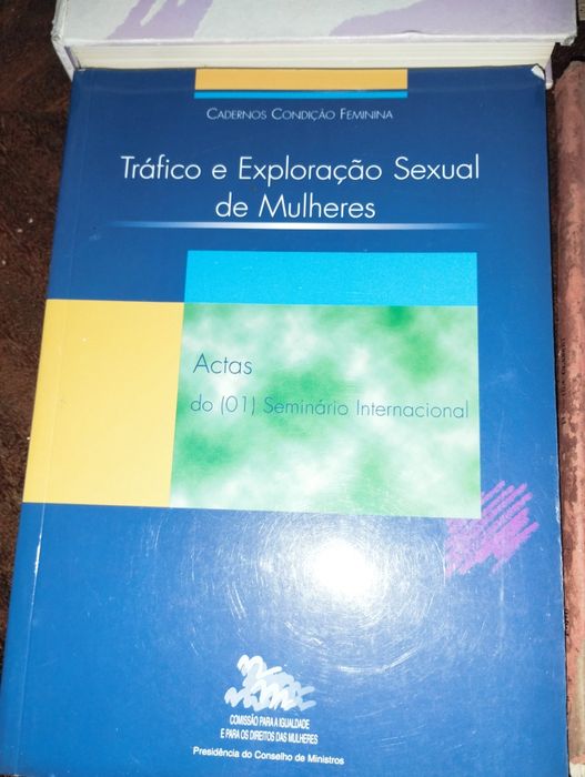 Vários livros didáticos