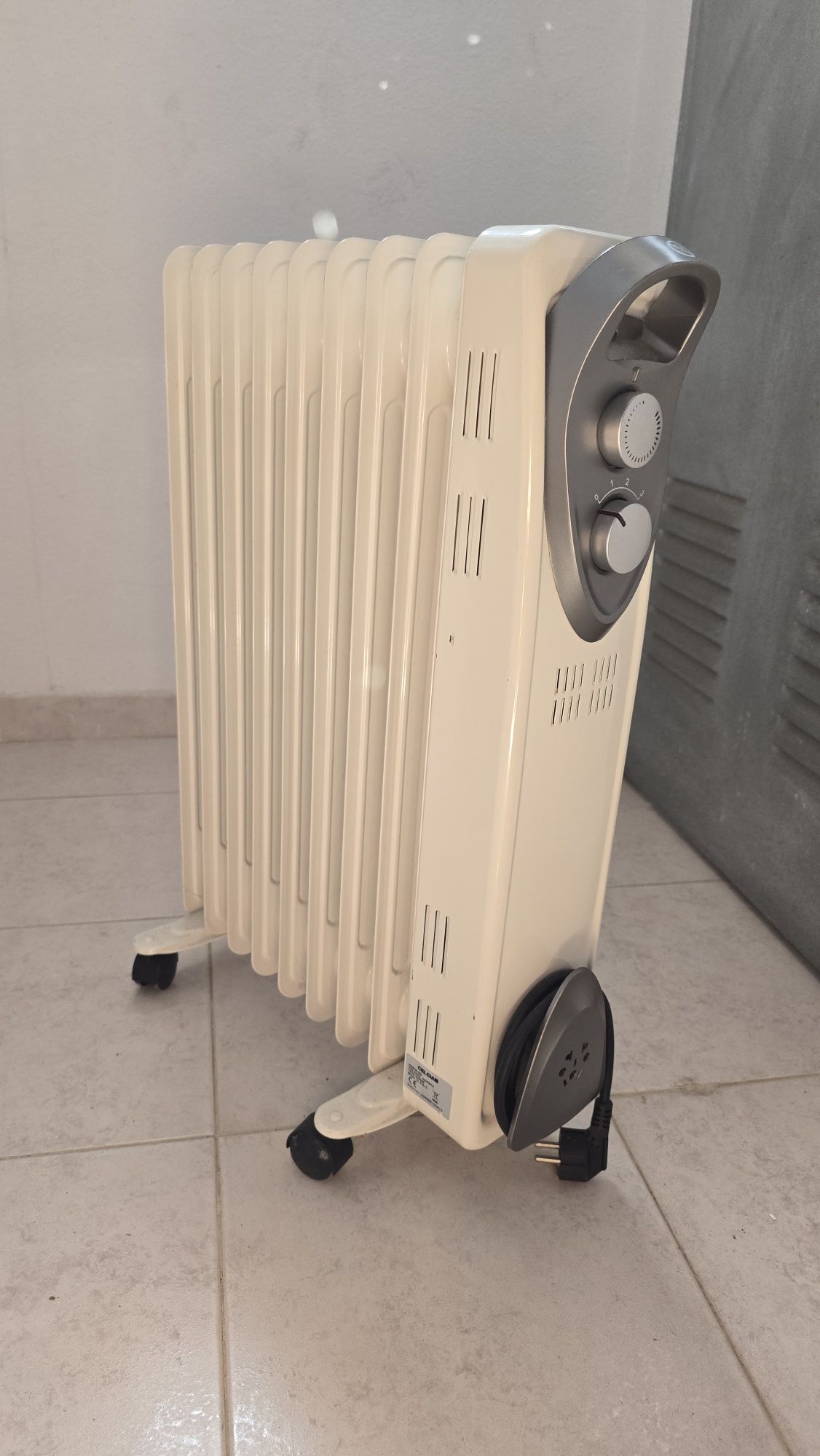 • Aquecedor a Óleo Celcias HD930-9Q