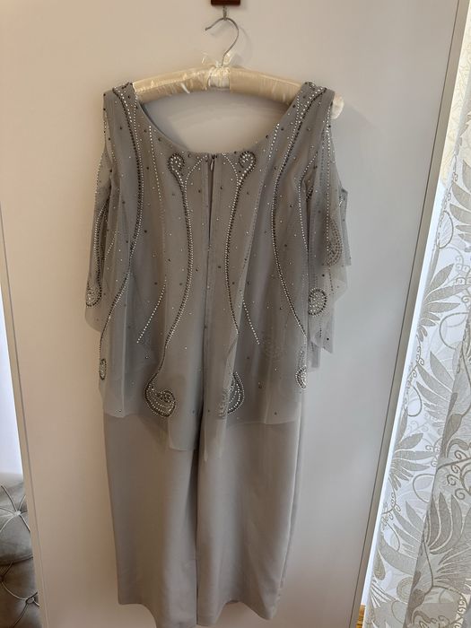 Жіноча вечірня сукня