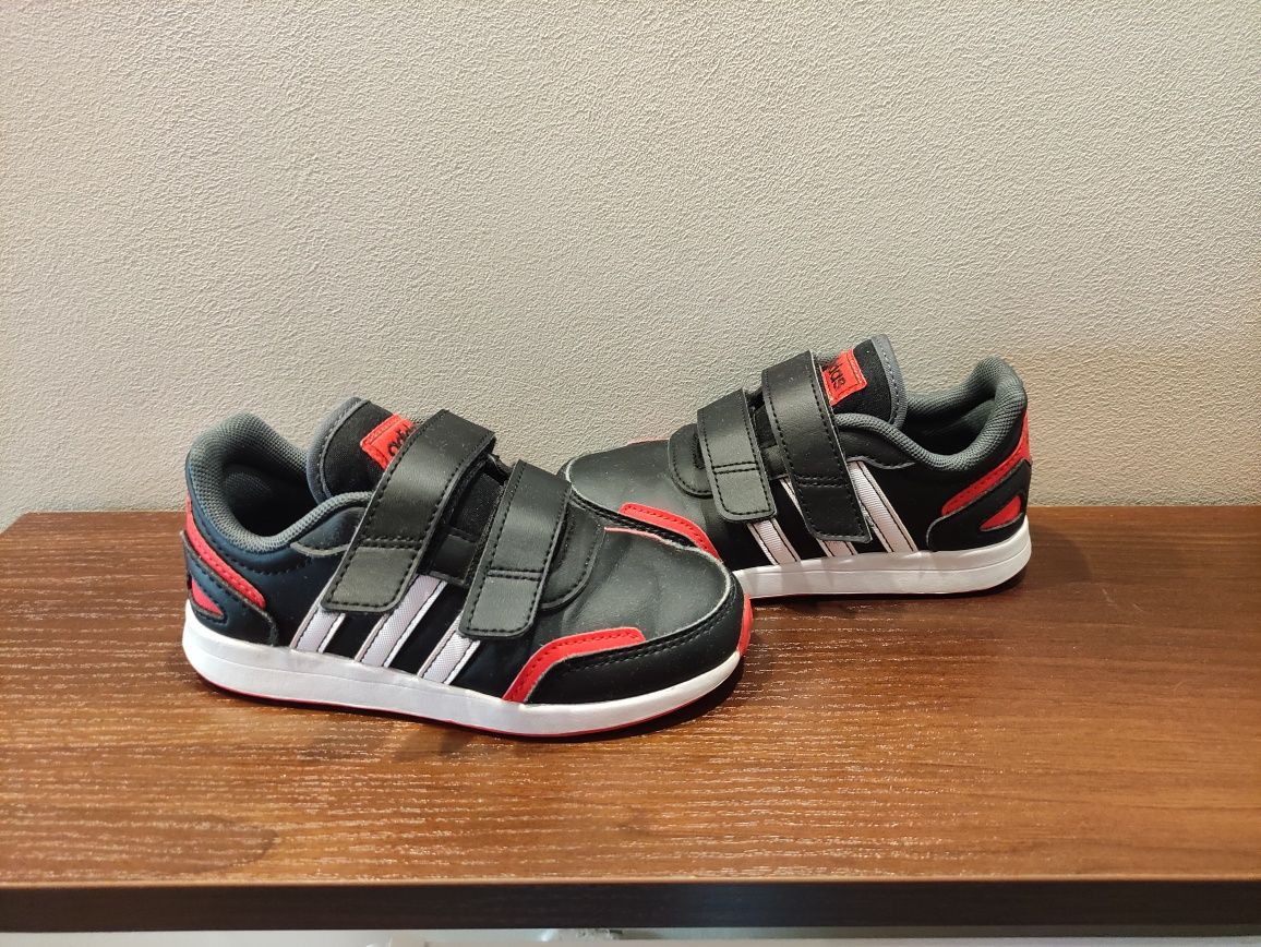 Buty chłopięce Adidas rozmiar 28