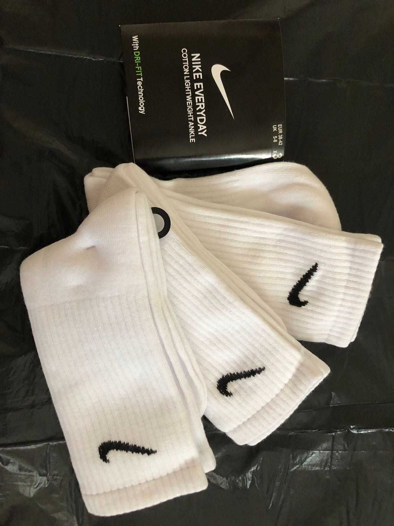 6 par skarpet Nike z czystego bawełny. Białe, długie, rozmiar M/L