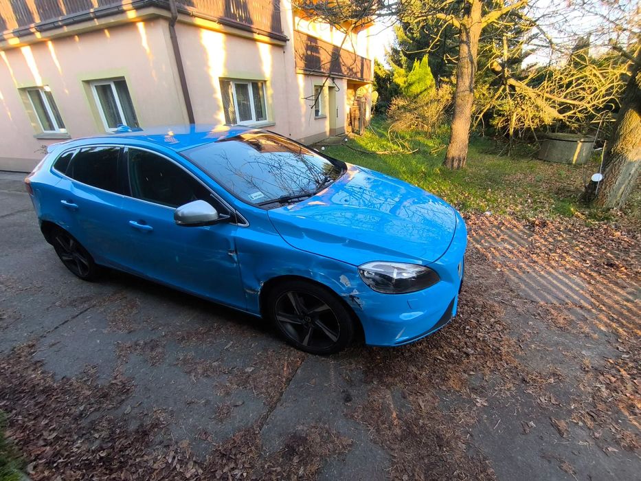 Volvo V40 V40 R design D2 1.6 lekko uszkodzony