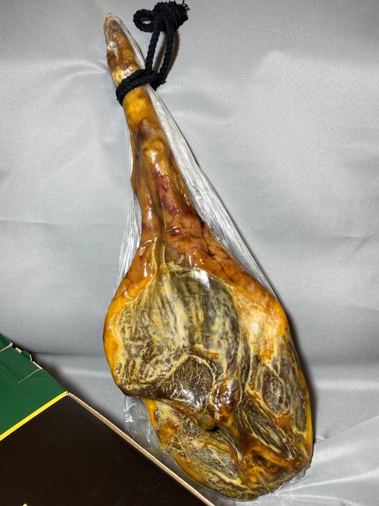 АКЦІЯ!!!Хамон Jamon Serrano limited edition на кістці Вага ноги 6,5 кг