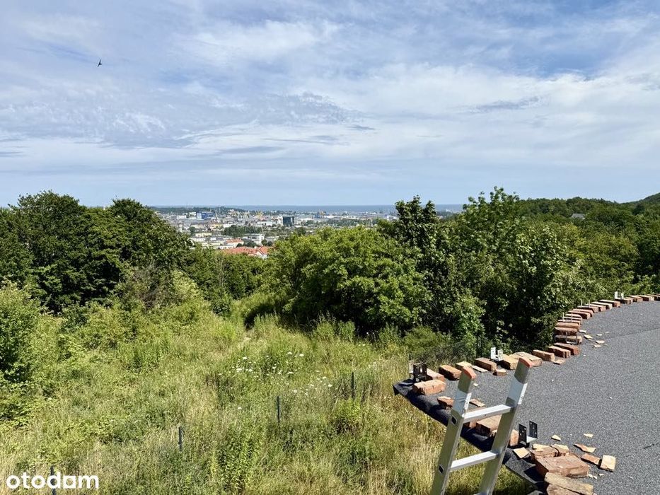 Dom stan surowy z malowniczą działką z widokiem na Zatokę i Półwysep