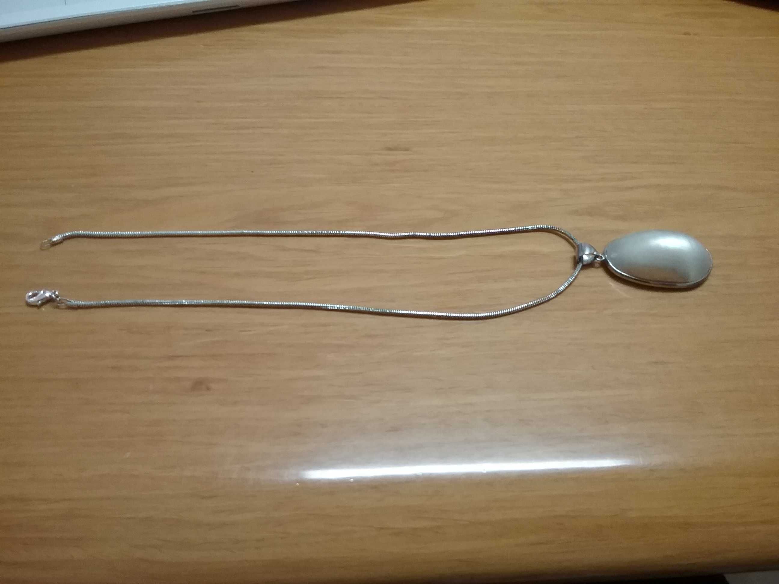 Conjunto novo de prata e pérola, inclui fio, pendente e anel