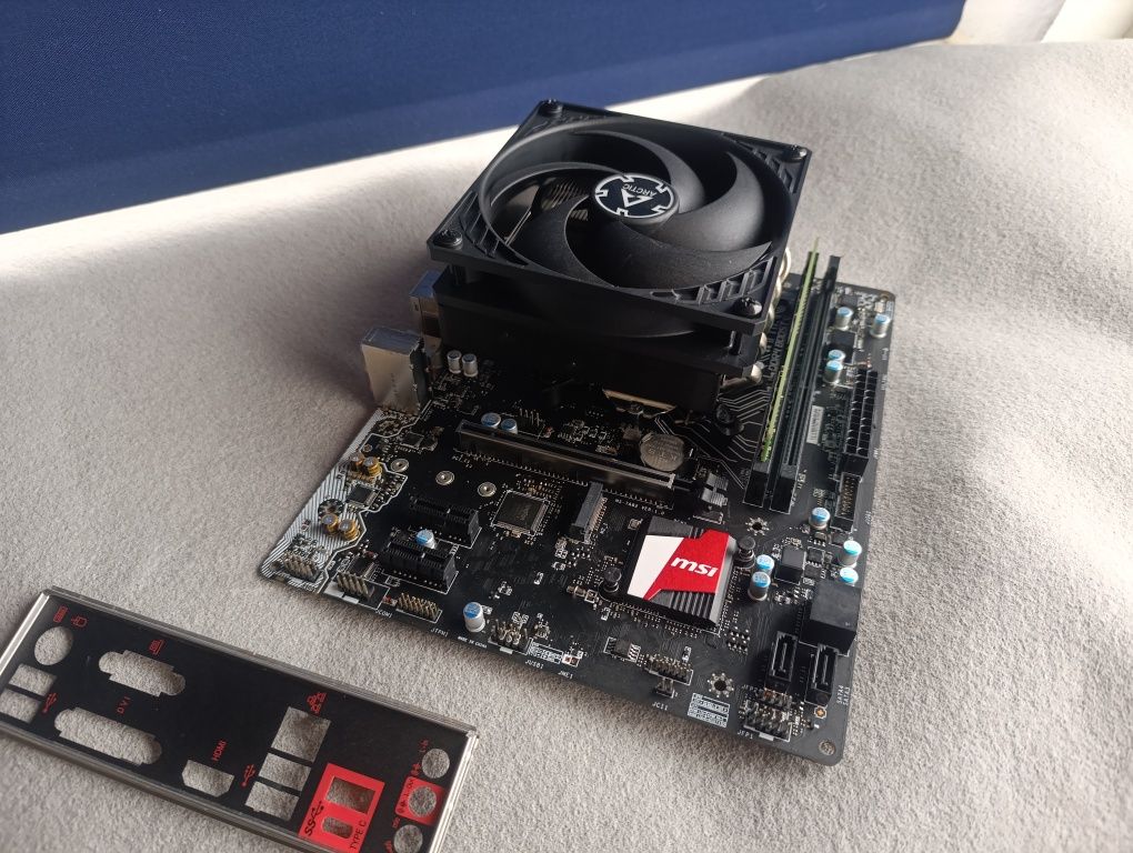 Conjunto MotherBoard, i7, RAM e Dissipador
