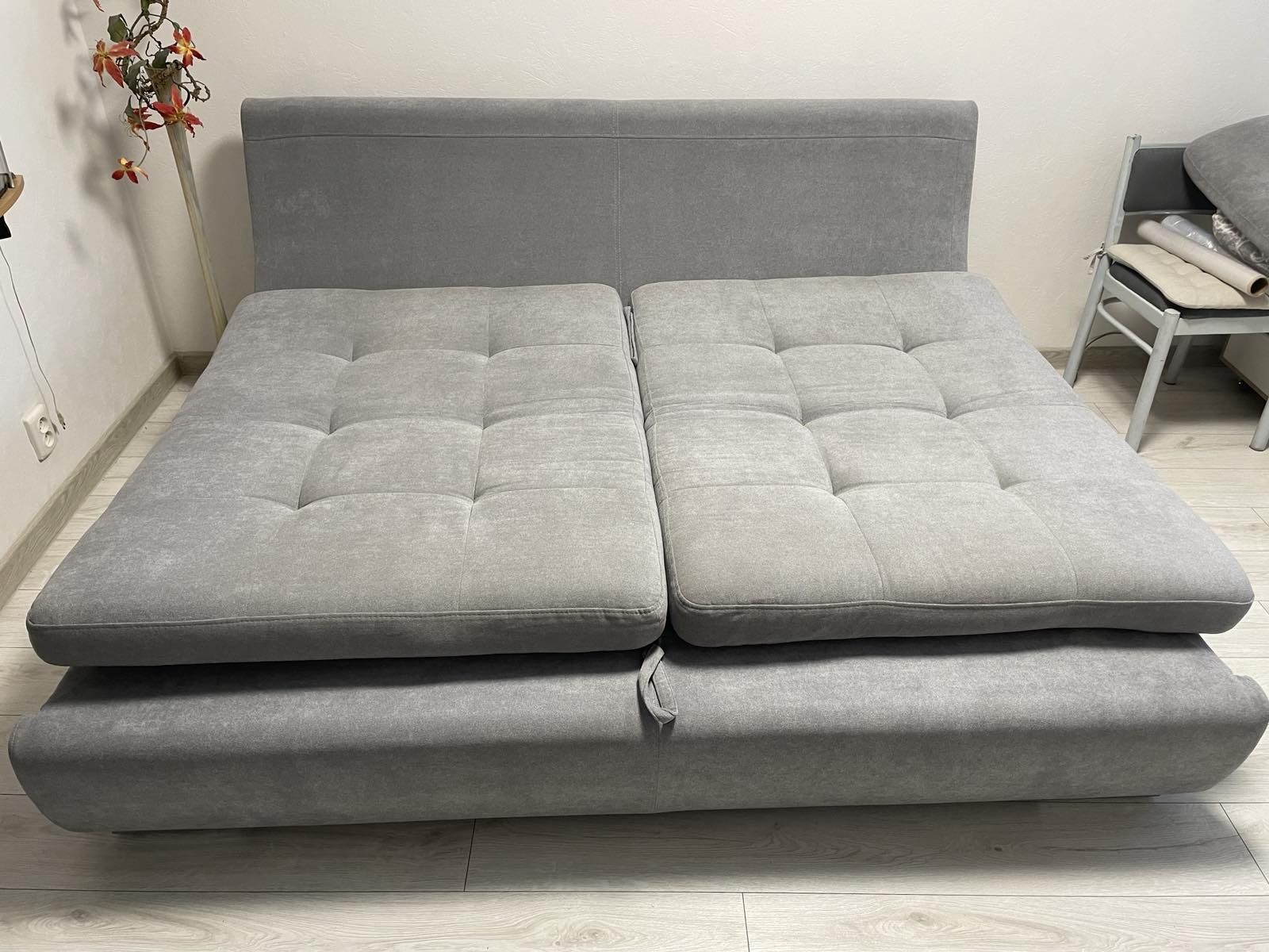 Продам диван серого цвета
