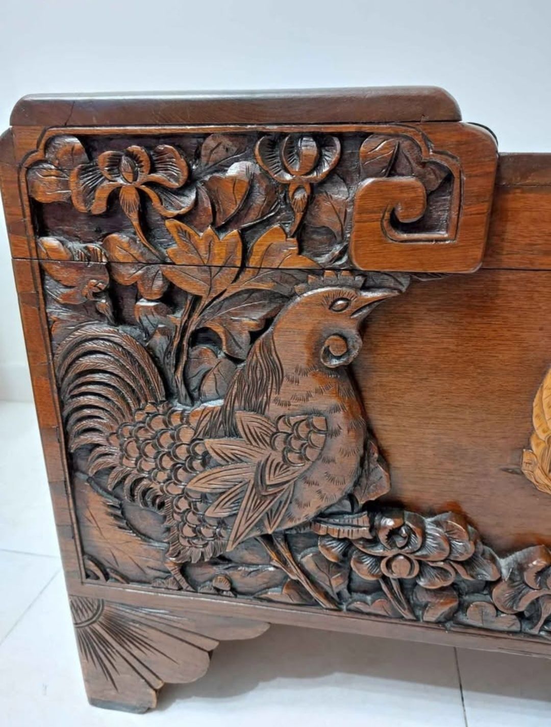 arca/baú antigo handcarved
