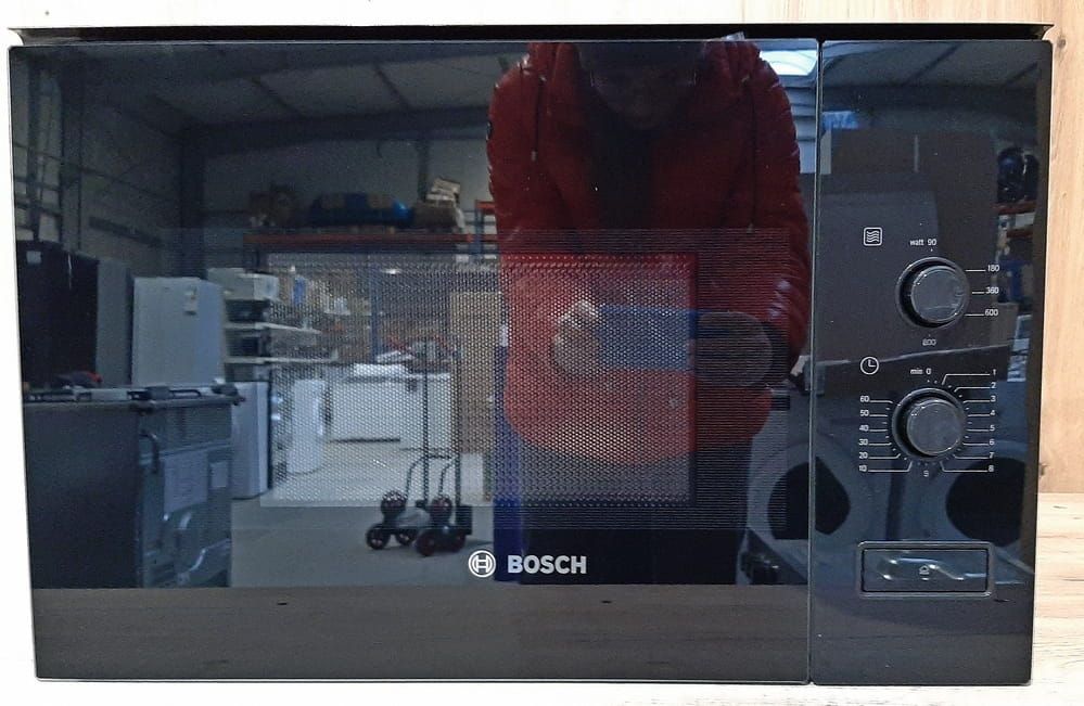 Outlet AGD kuchenka mikrofalowa Bosch 20l transport gwarancja