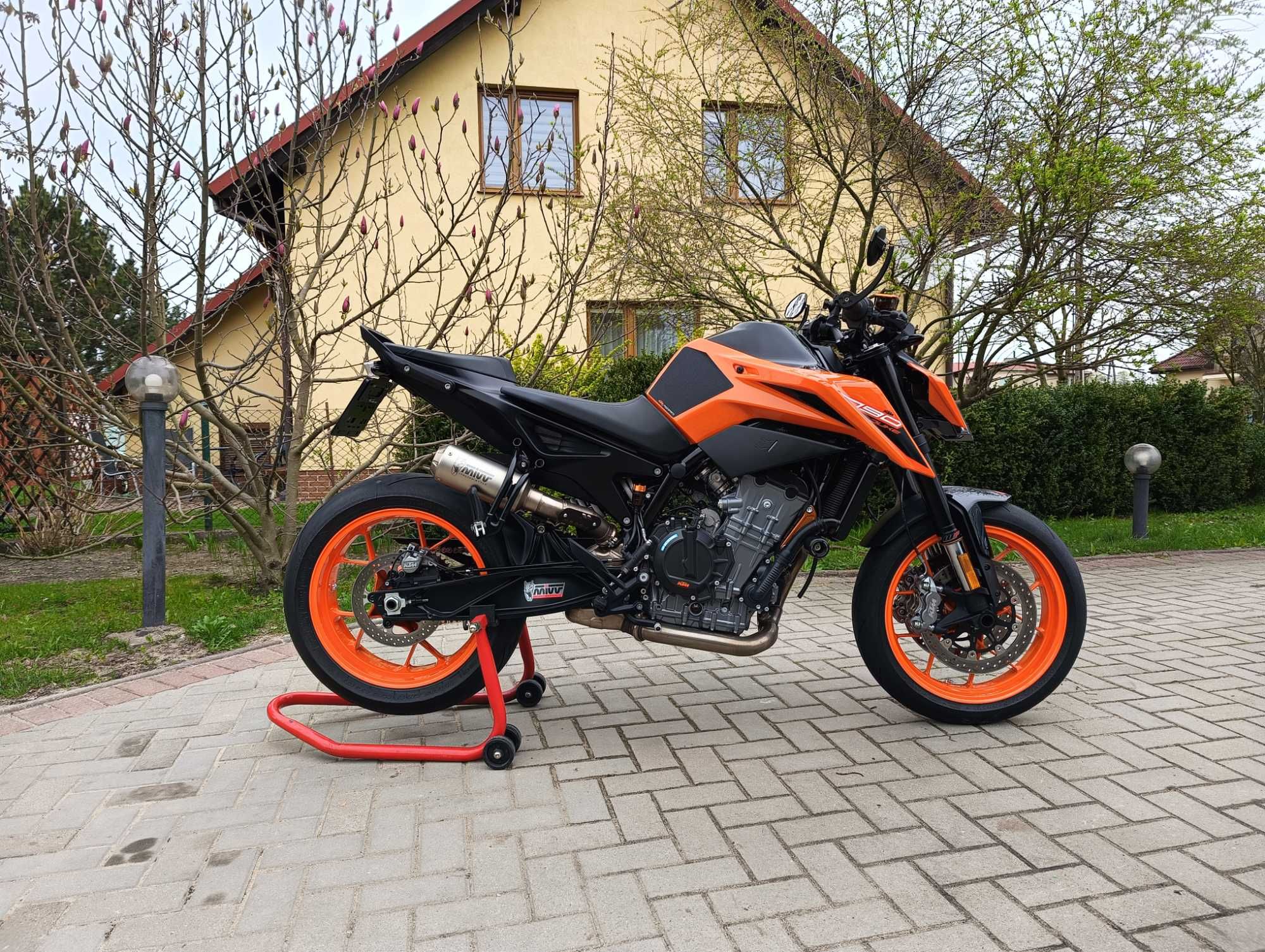 KTM Duke 790 (polski salon)