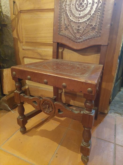 6 Cadeiras - madeira e couro