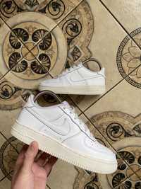 Женские кожаные кроссовки NIKE AIR FORCE 1 LE (GS)