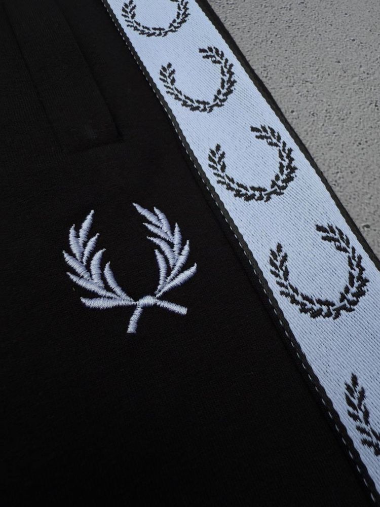 Набір Fred Perry лампас футболка шорти 2 пари шкарпетки в подарунок