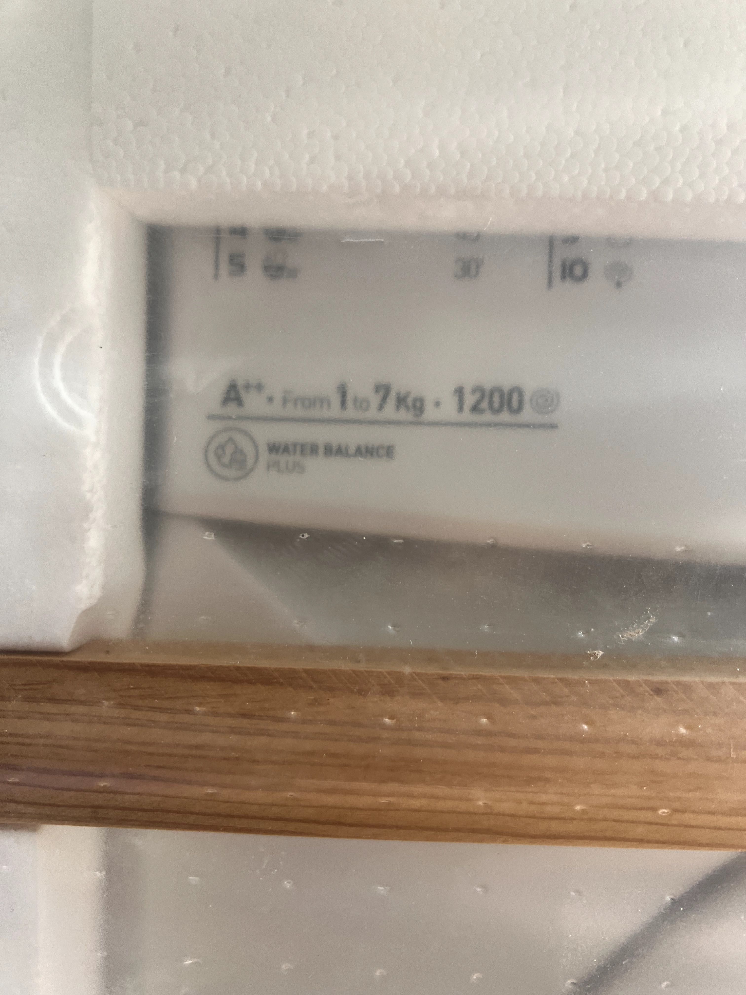 Máquina de Lavar Roupa Indesit de 1 a 7 Kg | 1200 RPM | E | Branco.