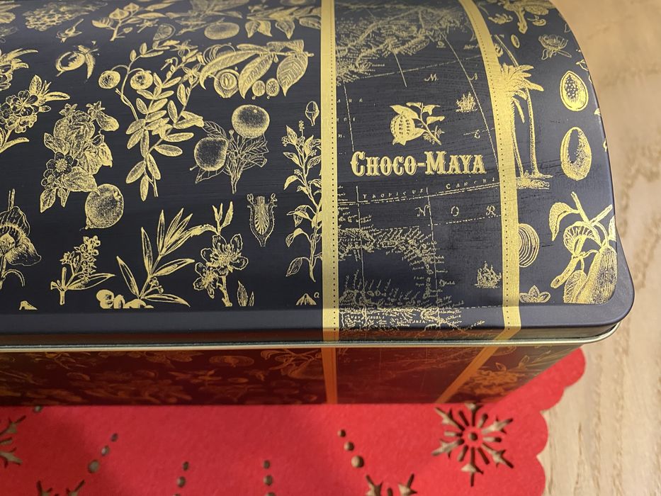 Choco-Maya ozdobny kuferek pojemnik metalowy
