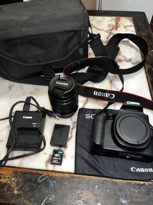 Kit Cannon EOS 2000D