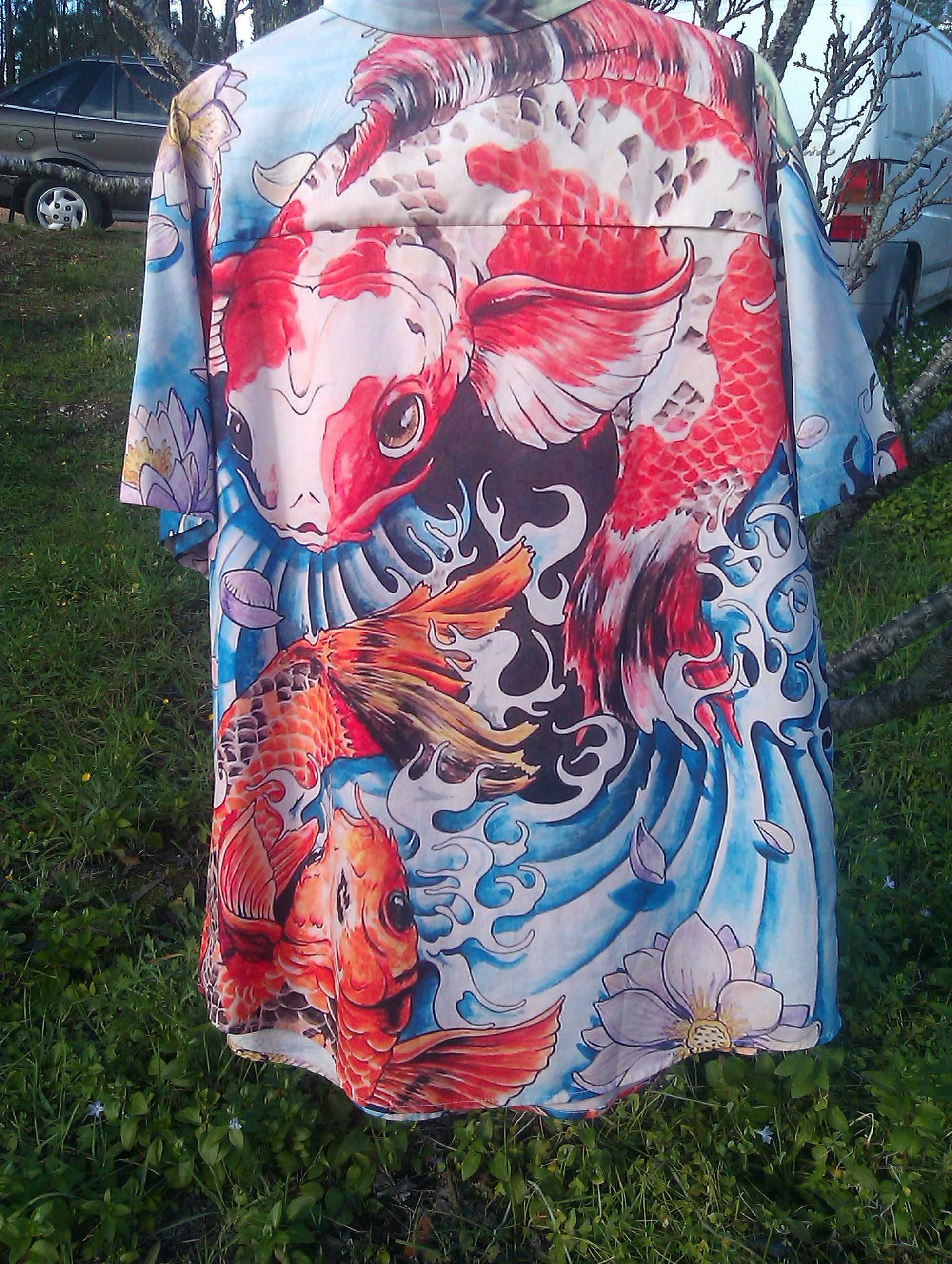 Camisa Havaiana padrão peixes koi