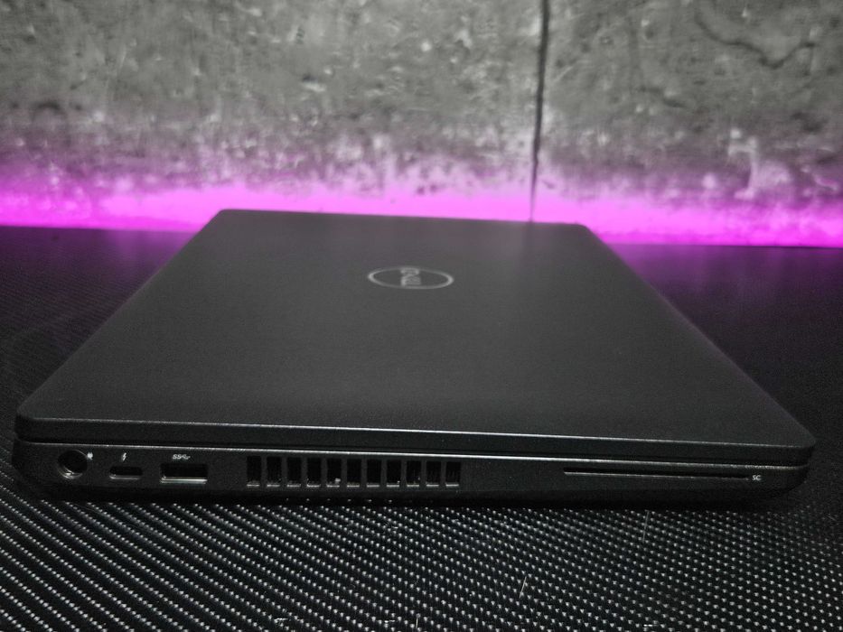 Laptop Dell Latitude 5501 FHD i7-9850H 32GB DDR4 256G SSD UHD 130W W11