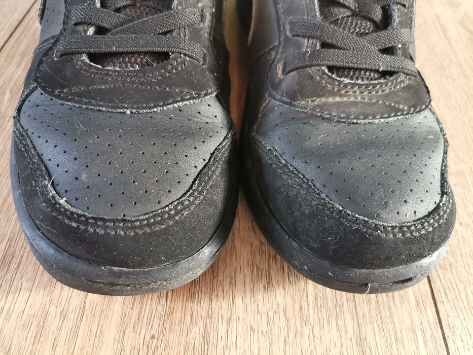 Czarne wiosenne buty sportowe Nike roz. 32