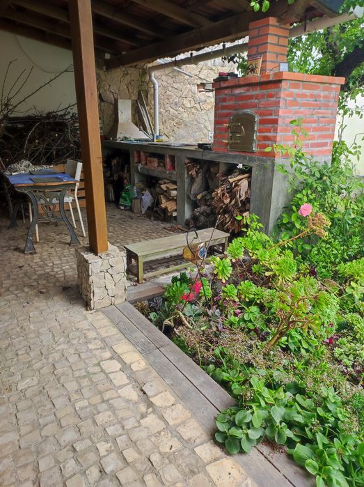 Casa no sopé da serra monte junto