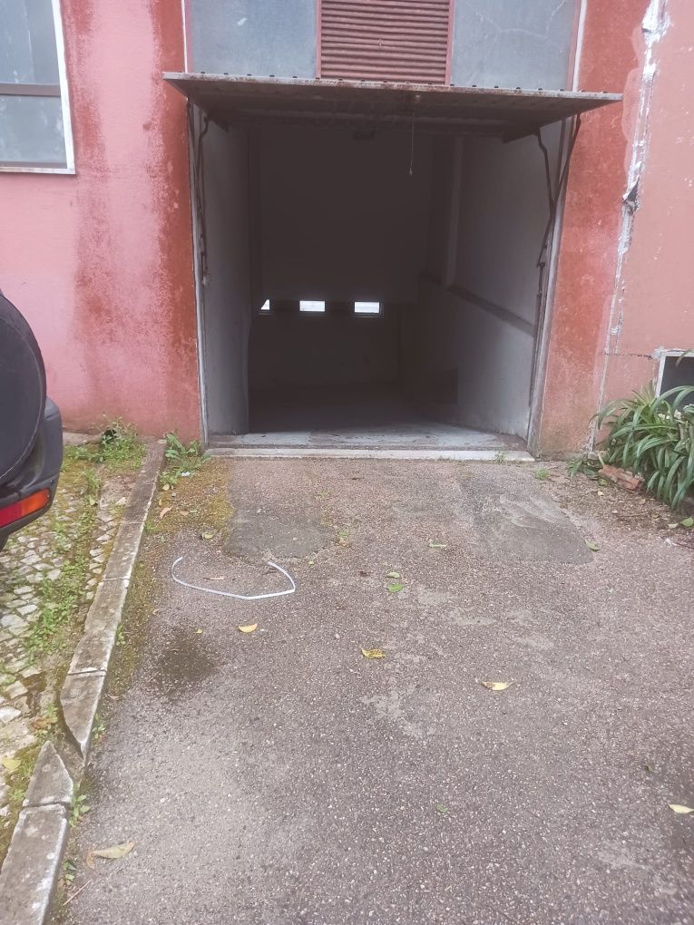 Garagem 15m2 Mem martins bem situada