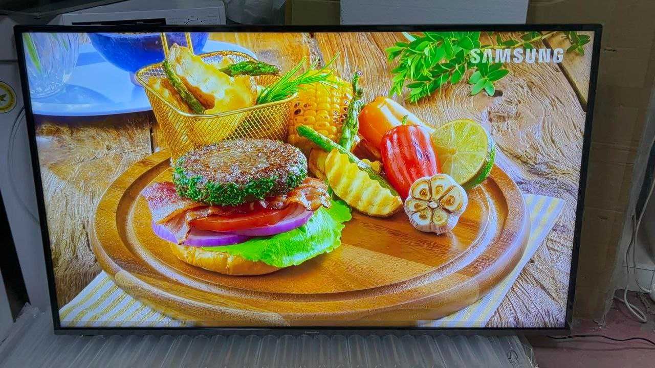 58" 8серія Безрамочний 4K UHD Смарт PANASONIC 58GX810 з Німеччини