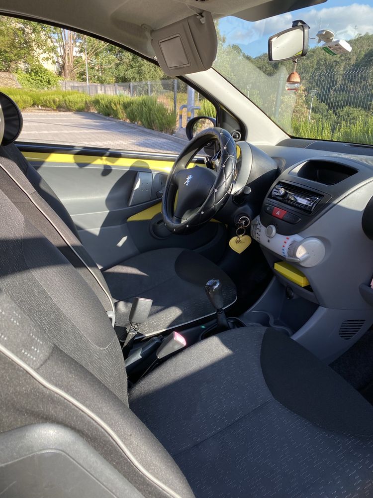 Peugeot 107- Amarelo