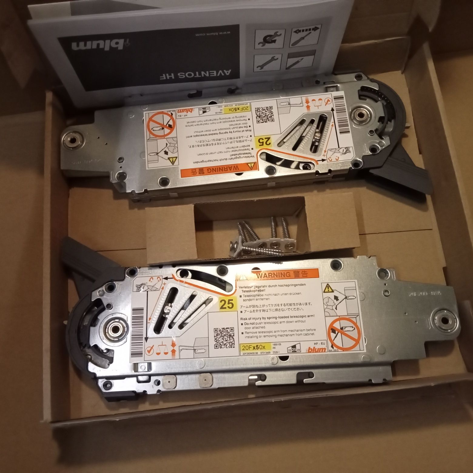 Aventos HF BLUM 4 komplety