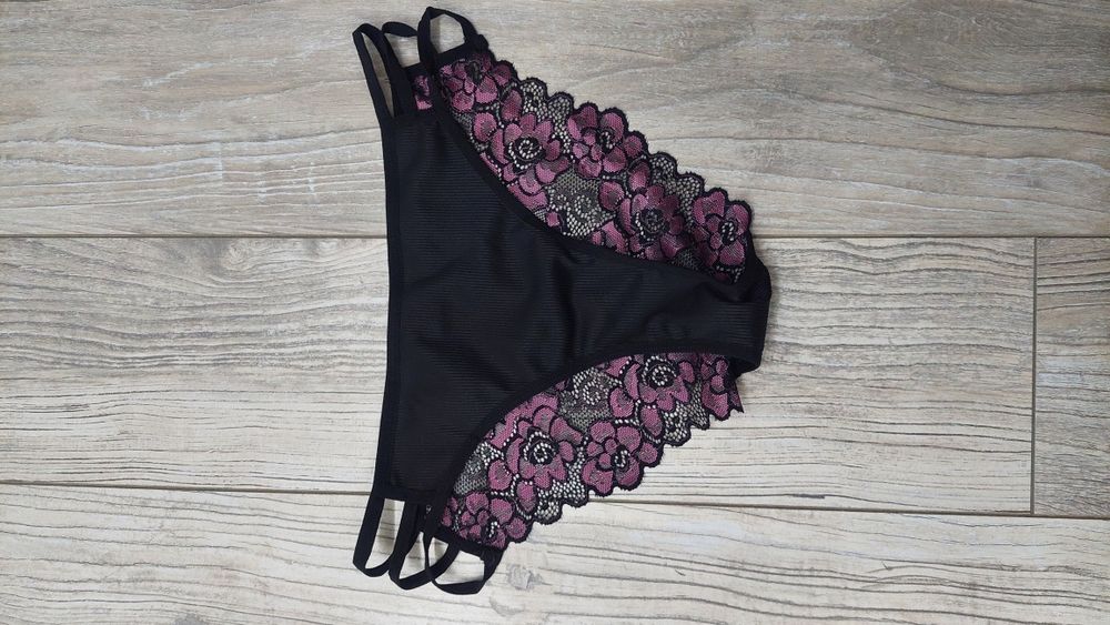 Damskue majtki nowe rozmiar L. Czarne z różową koronką