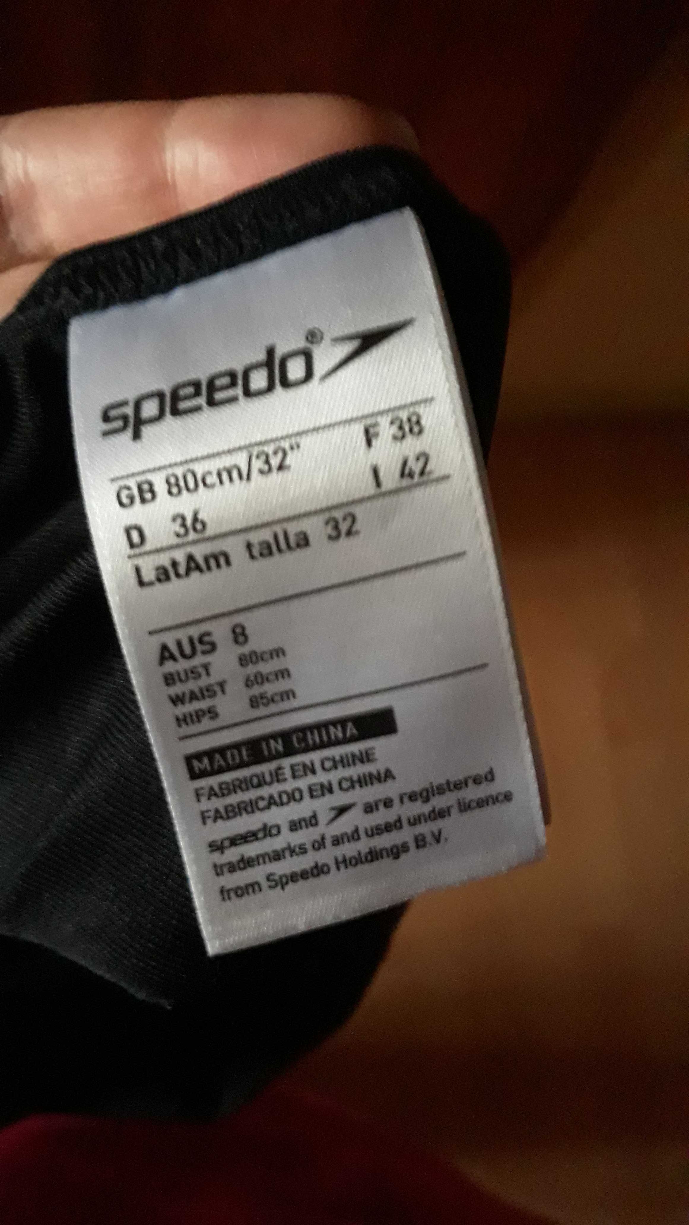 Продам купальник Speedo