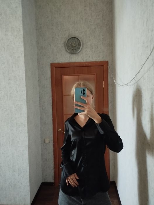 Женская черная рубашка атласная