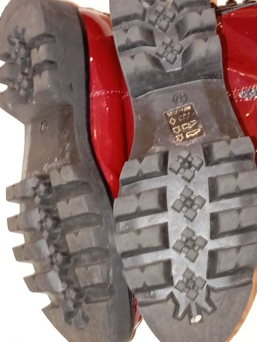 Botas em vinil e pele