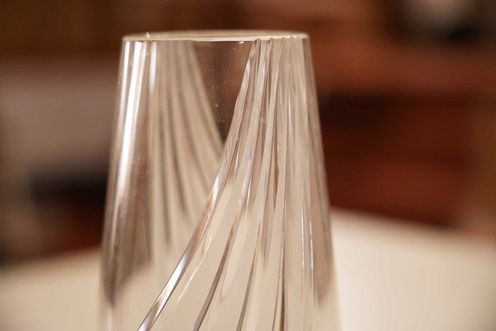 Jarra para plantas em vidro maciço lapidado