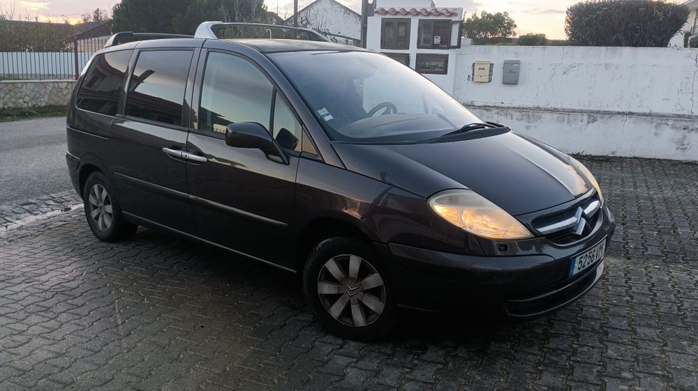 Citroen C8 2.2 HDI gasoleo lotacao maxima 8 lugares, mas só tem 6 asse
