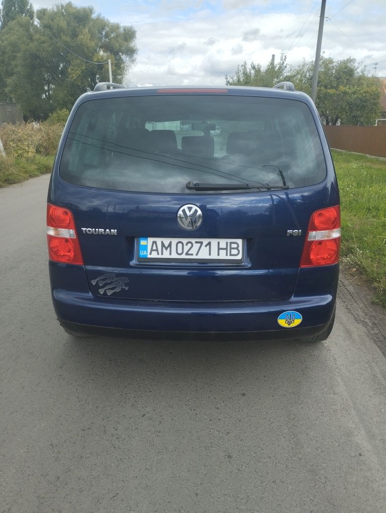 Автомобіль Фольксваген Тауран