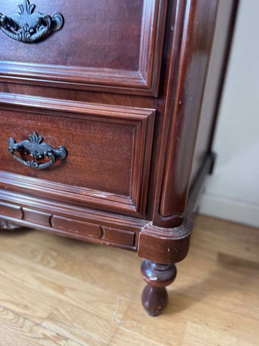 Cômoda Antiga com Espelho em Madeira Trabalhada e Tampo de Mármore