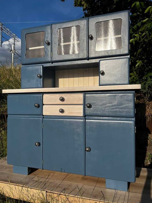 Kredens kuchenny PRL "byfyj" po kompleksowej renowacji - pełne drewno