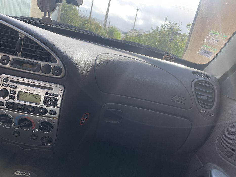 Ford Puma em boas condições.