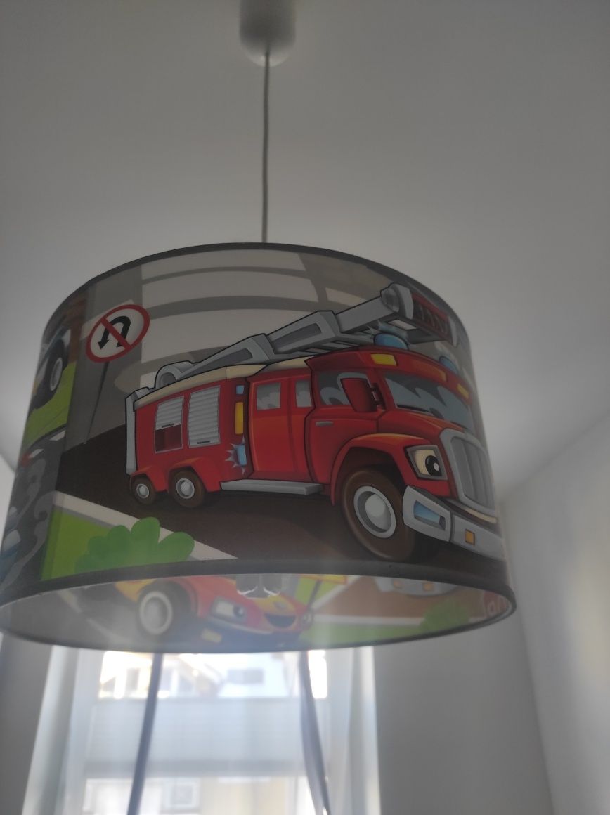 Lampa wisząca do pokoju dziecięcego