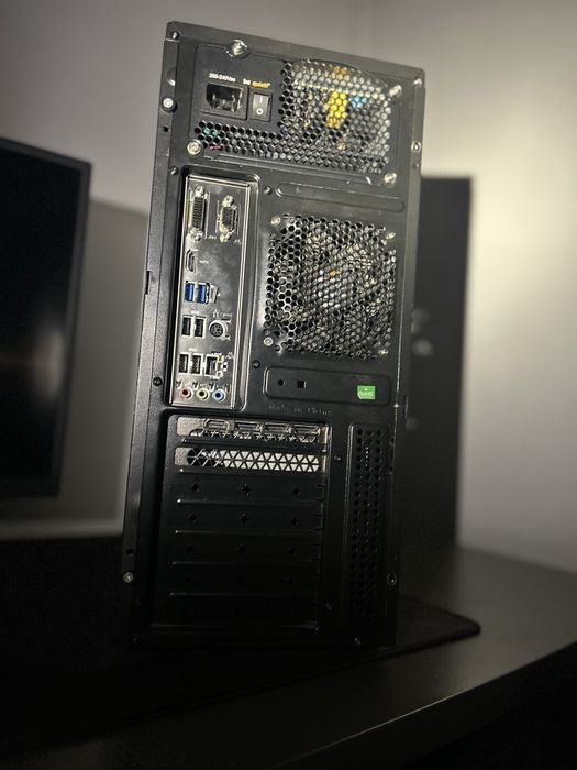 Mocny komputer gamingowy + monitor MSI