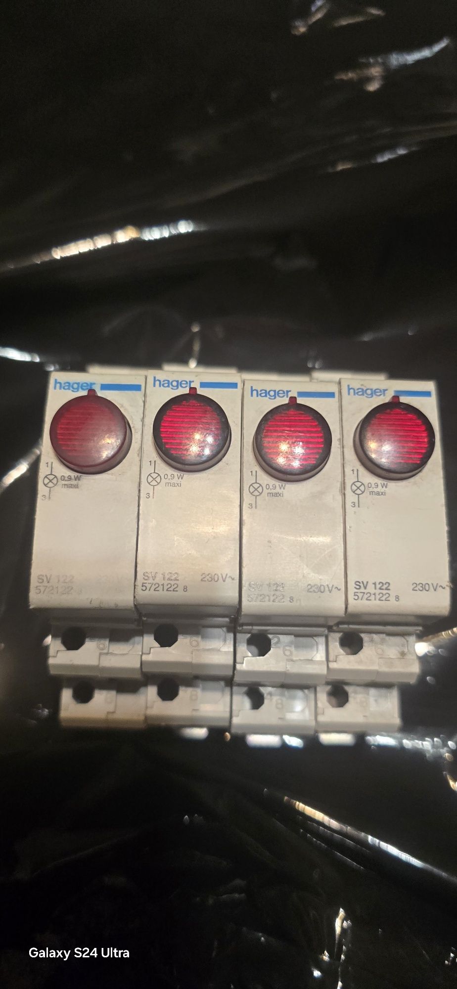 Zestaw Hager bezpieczniki  230 v jak i 400v lampki kontrolne faz