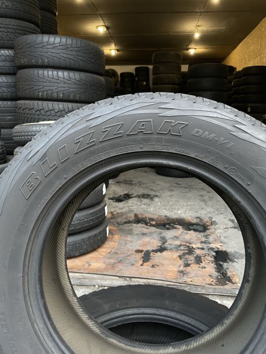 235/65 R17 Bridgestone Blizzak DM-V1 Шини б/у зима склад
