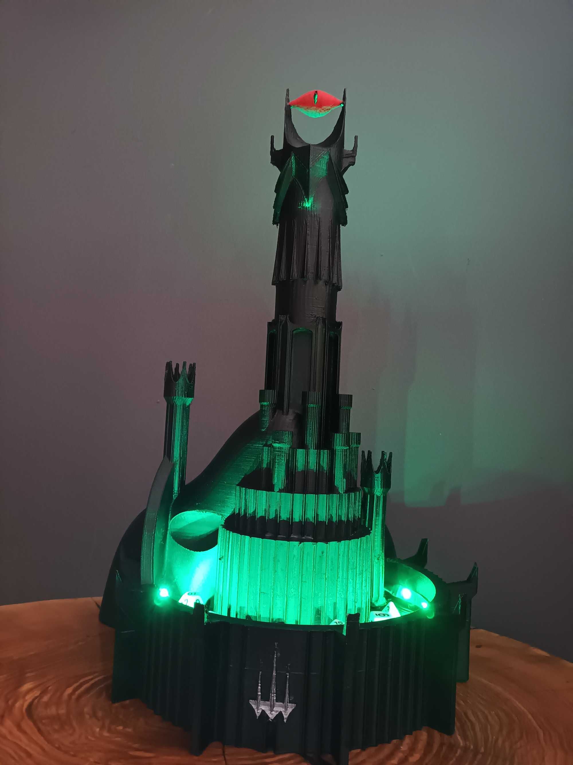 Dice Tower SAURON LED RGB - Władca Pierścieni 45 cm/0,7 kg