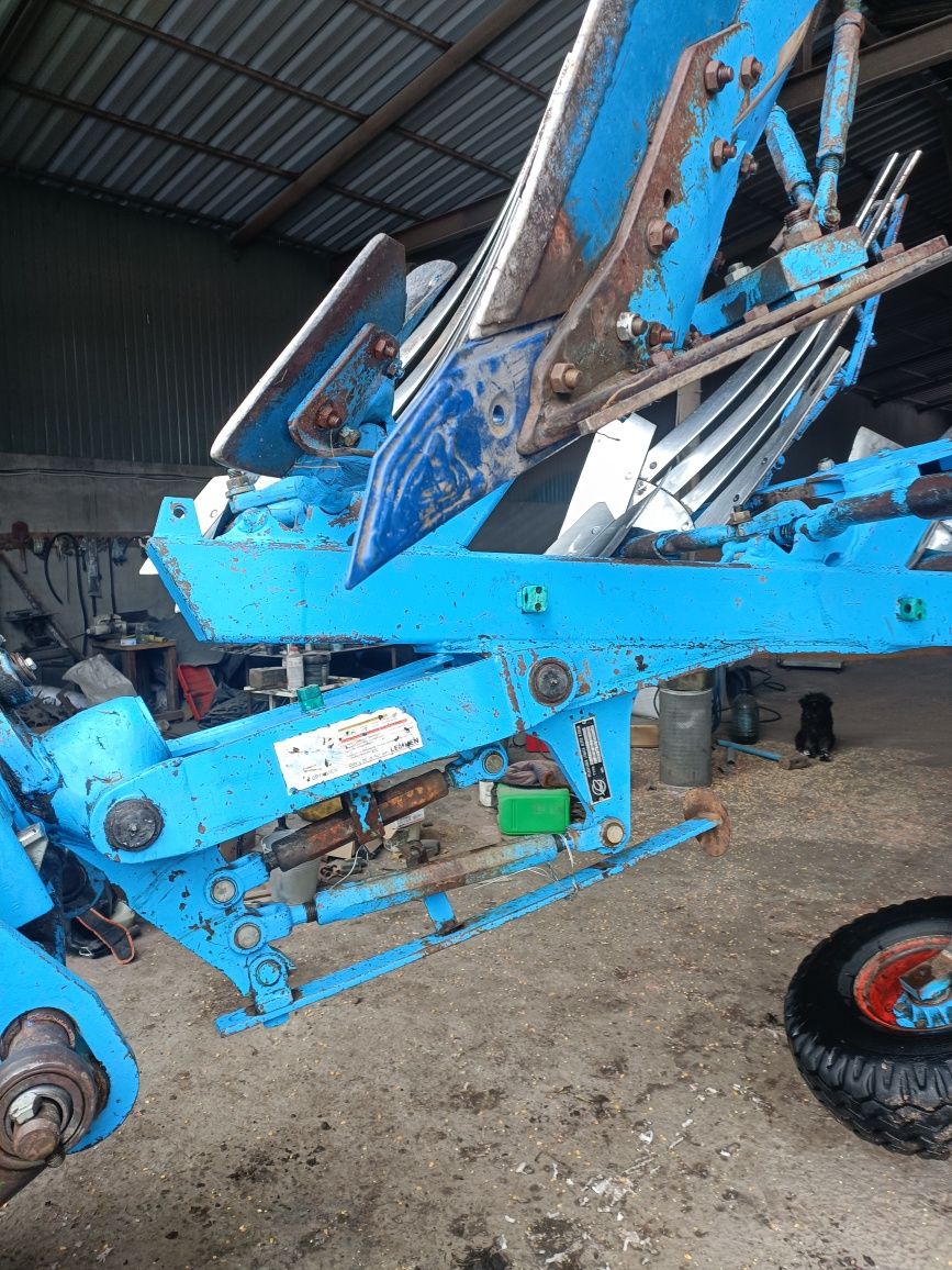 Продам плуг Lemken Opal 140 4+