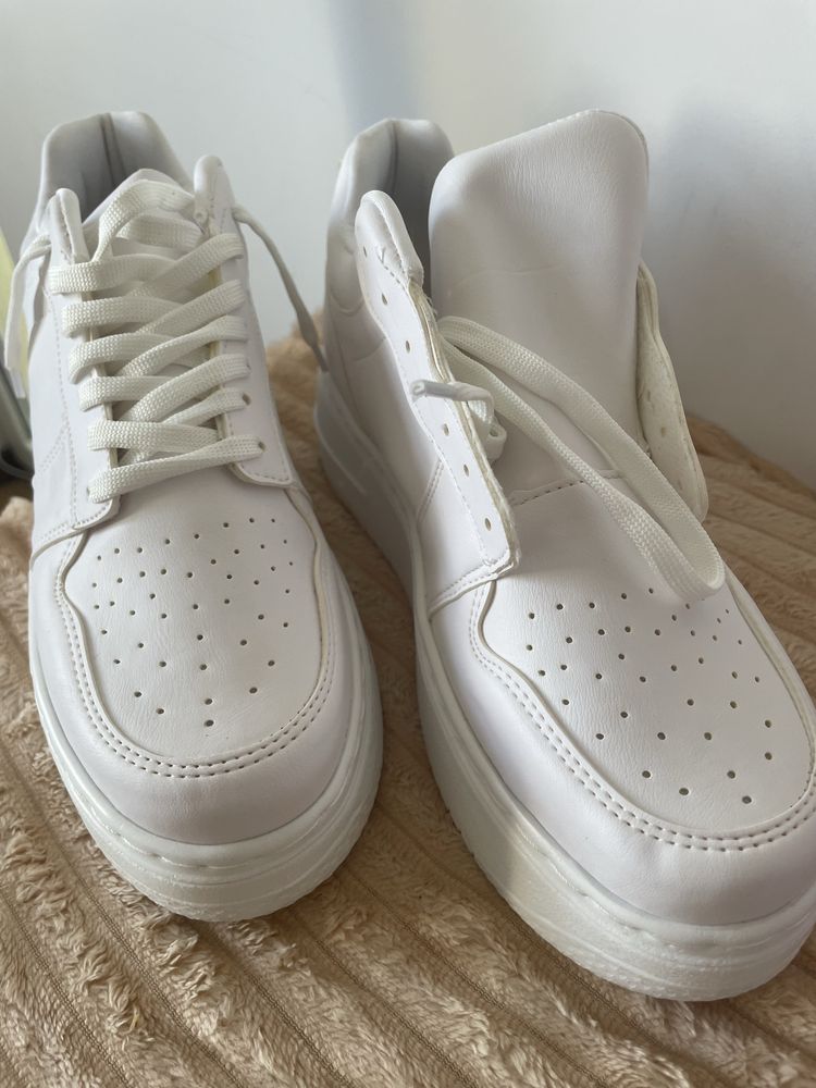 Sneakersy biale nowe