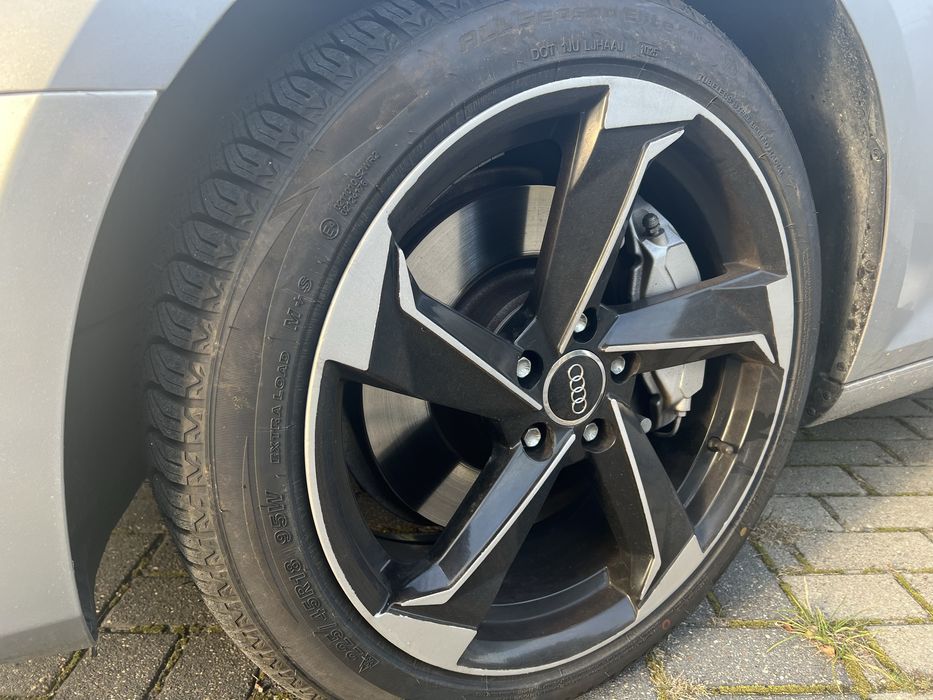 Audi A4 B9 quattro 2017 2.0 L TFSI