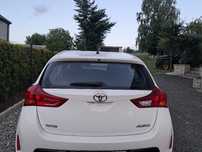 Hak holowniczy toyota auris