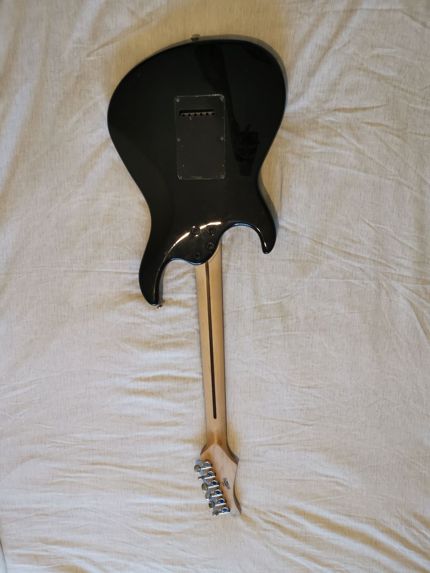 Guitarra Cort G200 com amplificador