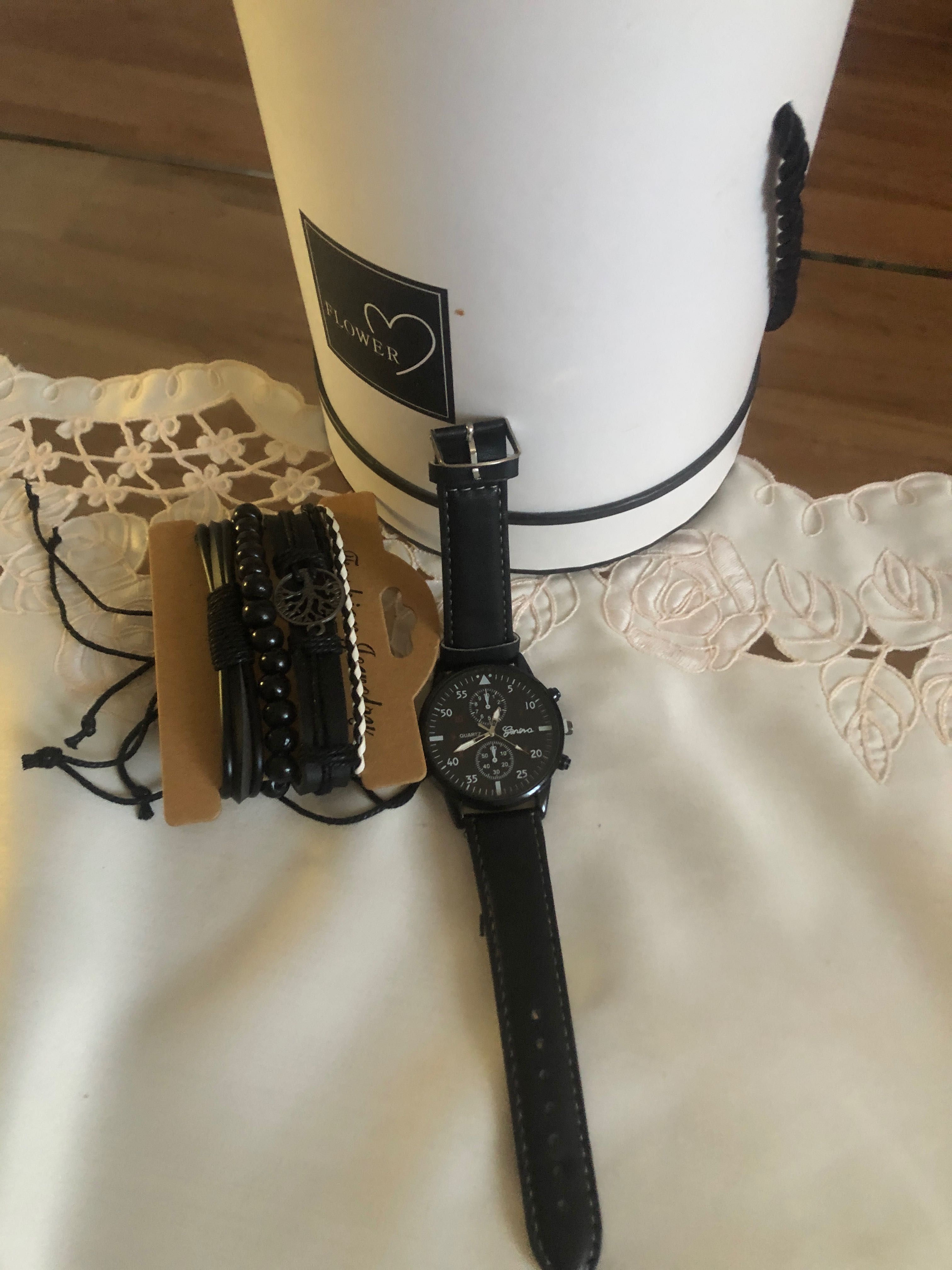 Elegancki modny  zegarek meski z zestawem bransoletek skórzanych!