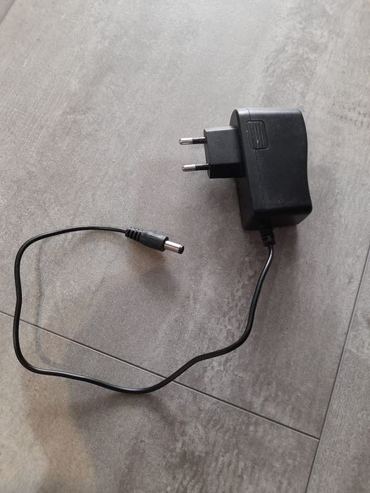 Odkurzacz pionowy Zelmer na części plus ładowarka